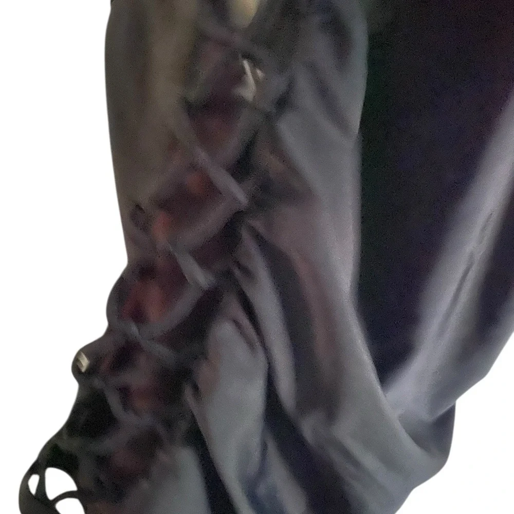 Chic Black Ruched - Picture 4 of 4